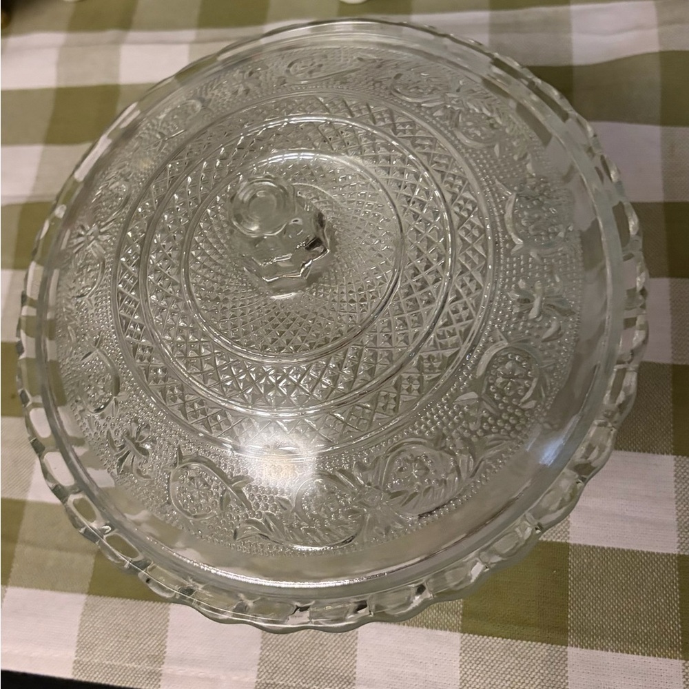 Vintage 1980s KIG Malaysia Fleur-de-lis glass candy/trinket/body powder dish - Picture 3 of 8